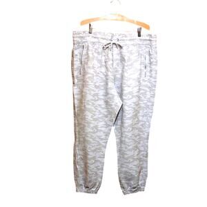 NWOT. ATHLETA Pure Linen Camo Jogger. 18